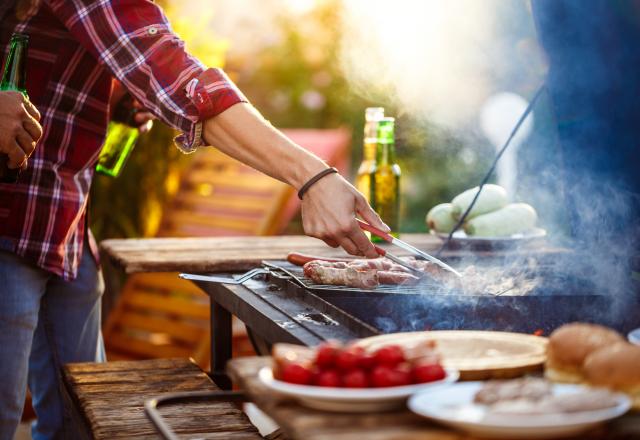 Barbecue : une virologiste partage les règles d’or pour éviter les intoxications alimentaires cet été !