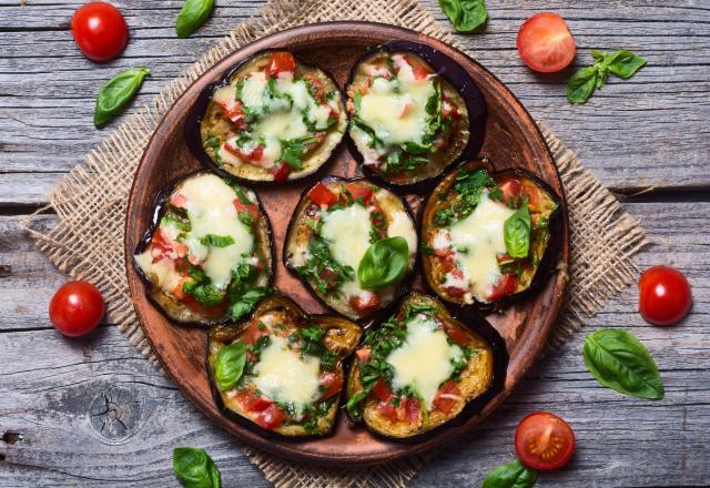 “Une bonne façon de manger des légumes tout en se faisant plaisir !” : cette recette de pizza à l’aubergine plaira à coup sûr aux enfants !