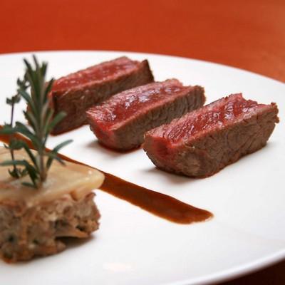 Filet de bœuf de Bazas et gâteau de céleri aux champignons des bois