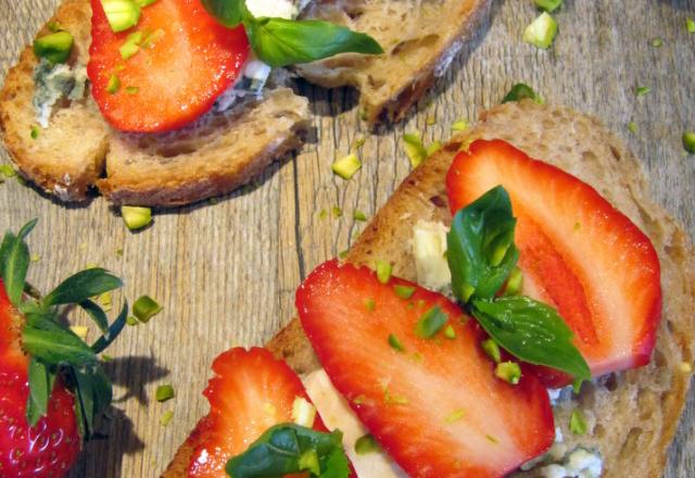 La tartine, témoin d'un mariage heureux entre la fraise et le roquefort