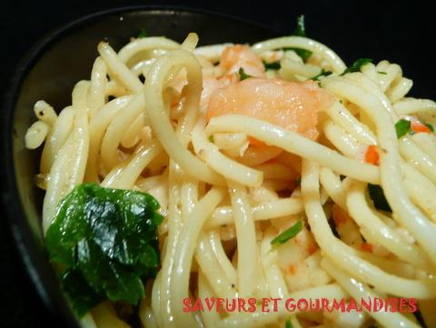 Spaghetti au surimi et crevettes