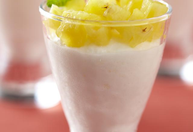 Mousse au fromage blanc et coco, ananas frais