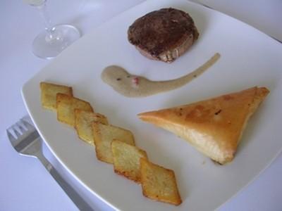 Cœur de filet de bœuf Irlandais flambé au Whisky, croustillant au poireau et pommes de terre à la poêle