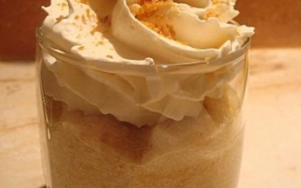 Mousse de pommes - chantilly et poudre de caramel