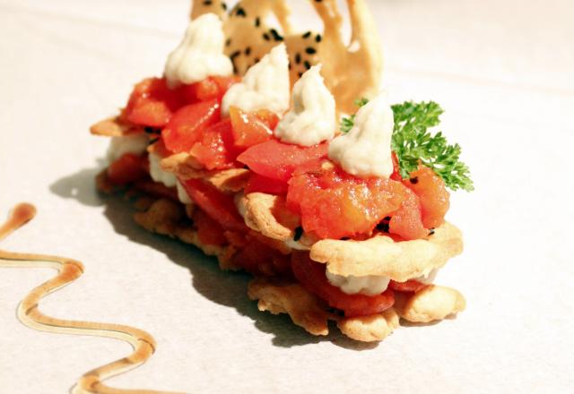 Crème d'artichaut Papillon, compotée de tomates et tuile au sésame noir