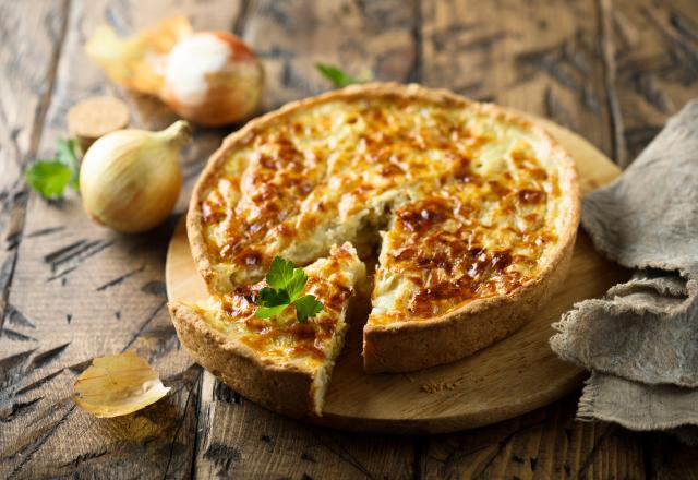 “Très très bon et facile” : cette recette de tarte à l’oignon et ciboulette est à tester absolument !