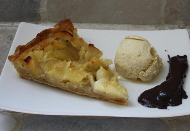 Tarte pommes rhubarbe à la crème d'amande et à la ganache