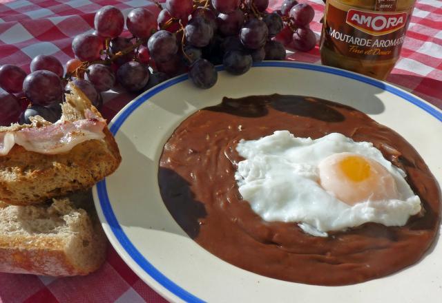 Sauce à l'œuf vigneronne du Berry, au vin rouge et à la moutarde aromatisée Amora