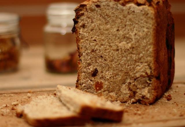 Pain complet sucré au son de blé et huile de noix, aux 1001 fruits secs