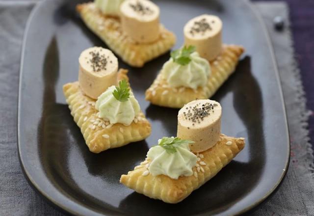 Feuilleté au sésame, chantilly wasabi et Apérivrais Saumon