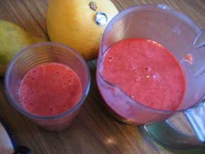 Smoothie fraises bananes et citron 