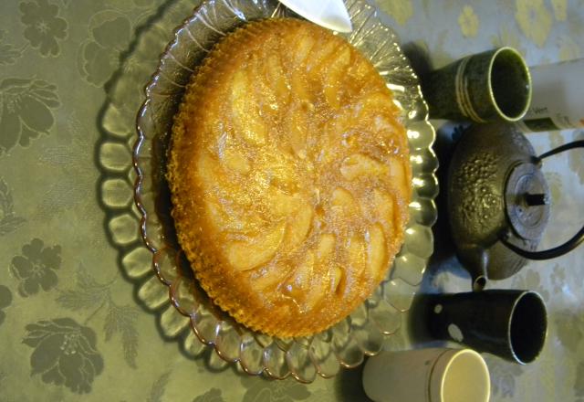 Délicieux gâteau aux pommes pour le thé