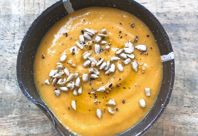 Velouté de carottes, lentilles corail, graines de tournesol et pointe de curry