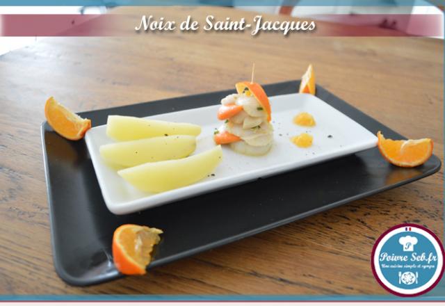 Noix de Saint-Jacques, ail et ciboulette, marinées au jus de clémentine