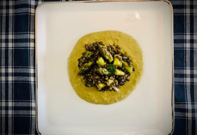 Salade de lentilles à la crème d’oseille et aux asperges