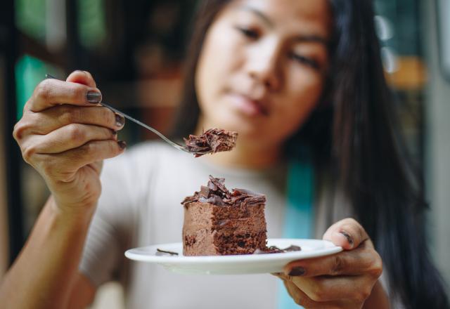 "Gérer les envies de sucre, c’est le plus difficile" : un médecin dévoile quel aliment manger pour calmer son appétit