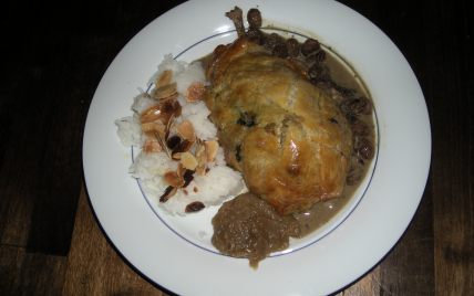 Pigeonneau en croûte, sauce foie-gras