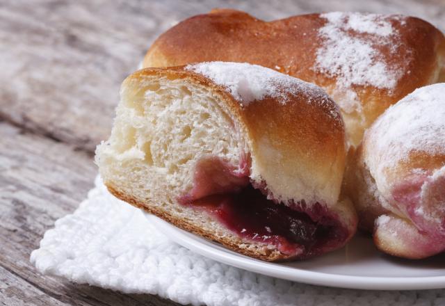 Brioche à la confiture de cerises