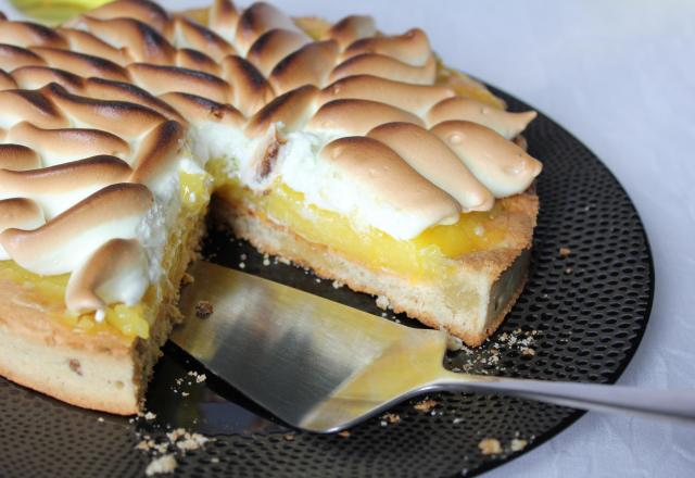 Tarte au citron jaune, meringue citron vert, pâte sablée amande et pistache