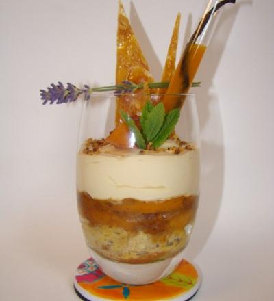 Tiramisu aux abricots, noisette, caramel, et son coulis à la vanille