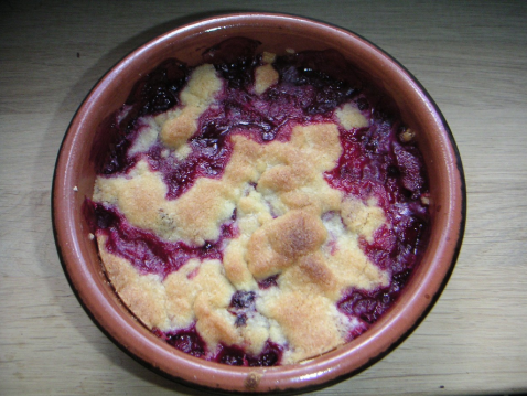 Crumble groseilles, fraises, framboises