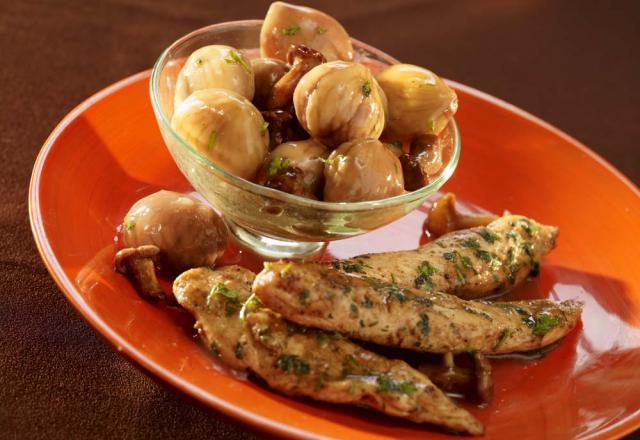 Fricassée d'aiguillettes de poulet fermier aux marrons et girolles