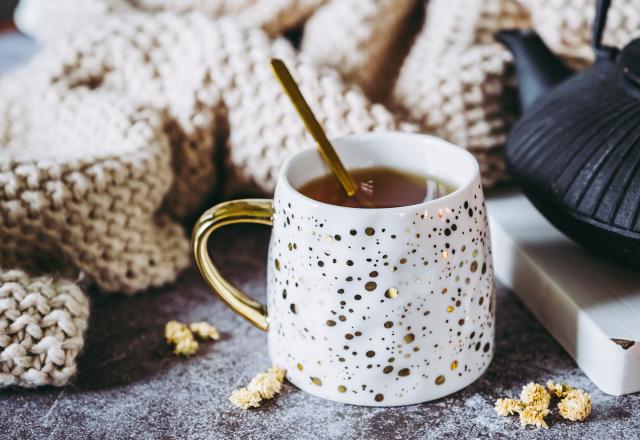 Boire une tisane le soir pour mieux dormir : est-ce vraiment une bonne idée ?