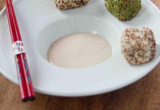 Cubes de thon blanc, panure de quinoa, sésame/wasabi mayonnaise Amora à la sauce soja