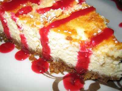 Cheesecake et coulis de framboises