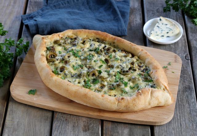 Pide pizza à la Fourme d'Ambert