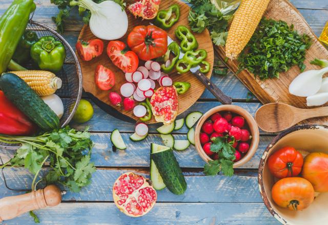 Faut-il moins manger en été ?