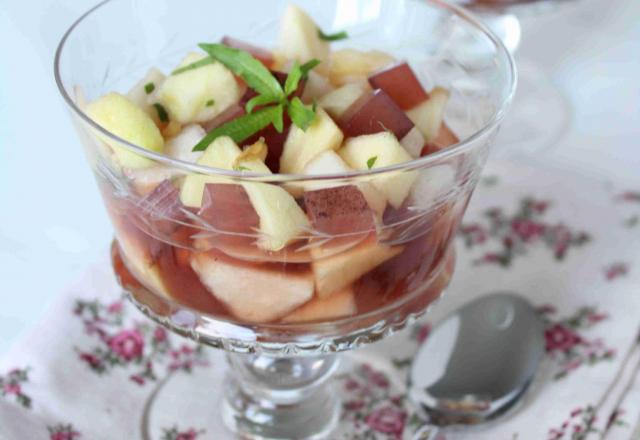 Salade de fruits frais, gelée de vin rosé vanillée, sirop au vin rosé-verveine citronnelle