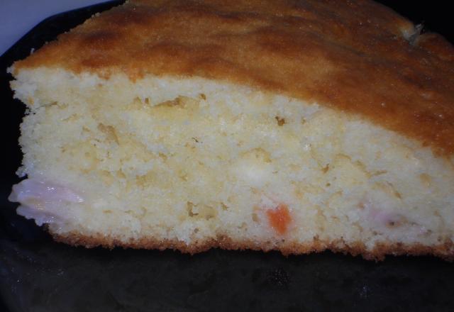 Gâteau moelleux au yaourt et fruits