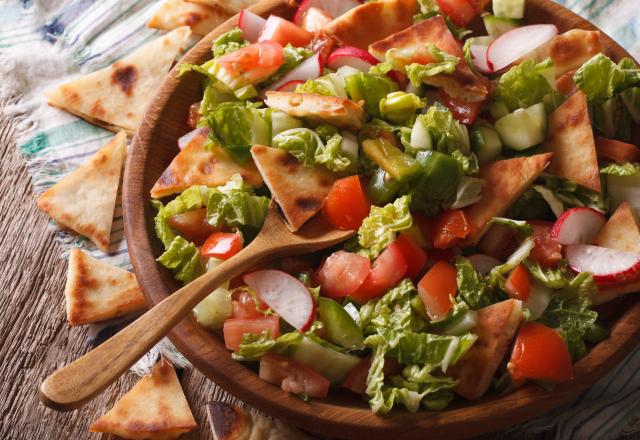 Du concombre, des tomates cerises, des radis… Le Top Chef Mohamed Cheikh partage ses secrets pour réussir la salade Fattouche