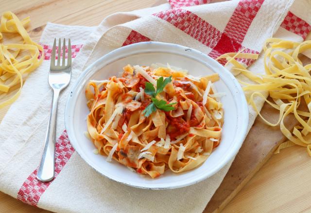 Tagliatelles fraîches maison à la sauce tomate