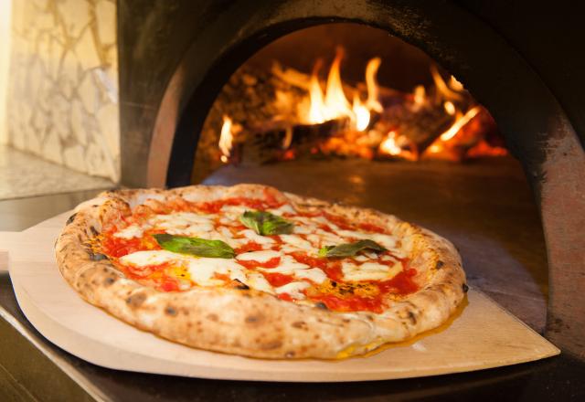 Le champion du monde de pizza dévoile sa recette pour une pâte parfaite à faire chez vous !