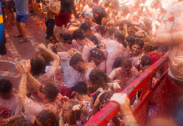 “Bataille de la tomate” : on vous explique cette tradition espagnole la plus folle au monde