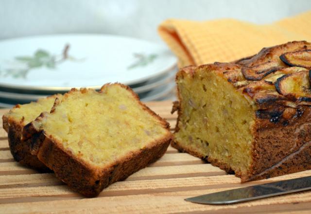 Cake à la banane et jus de citron