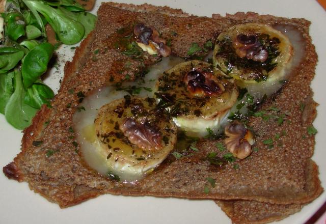 Galette au chèvre, miel et noix