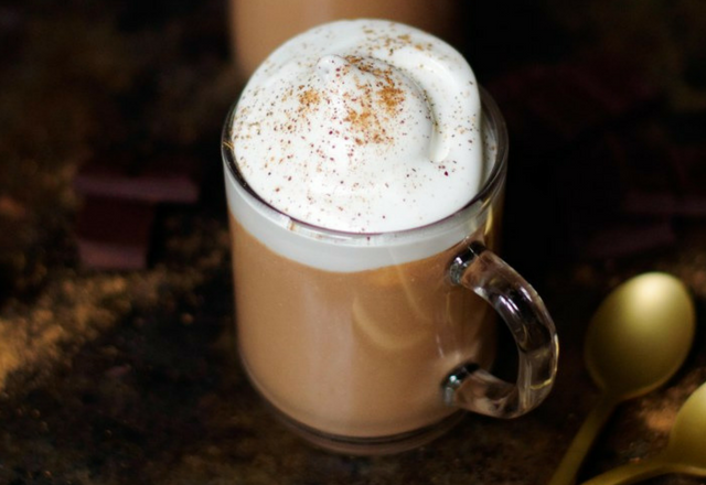 Chocolat chaud à la cannelle fait maison