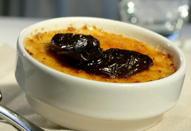 Crème brûlée aux noyaux de pruneaux d'agen