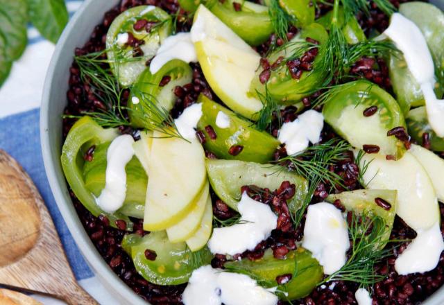 Salade de riz noir au concombre et tomates vertes de France