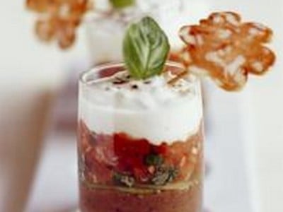 Verrine de tomates à la tapenade