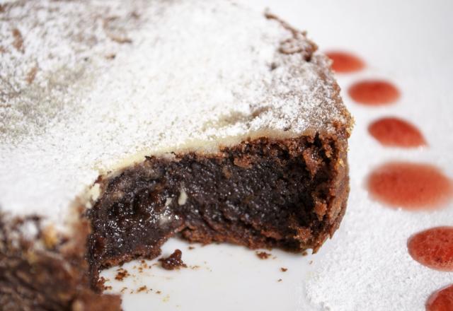 Fondant au chocolat gourmand et gelée de groseilles