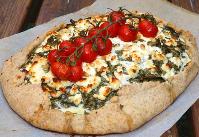 Tarte rustique à l'oseille feta et pignons