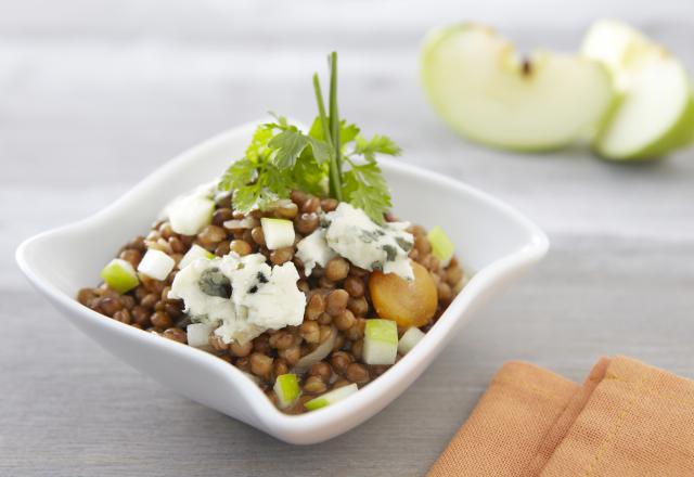 Lentilles tièdes, roquefort et herbes fraîches