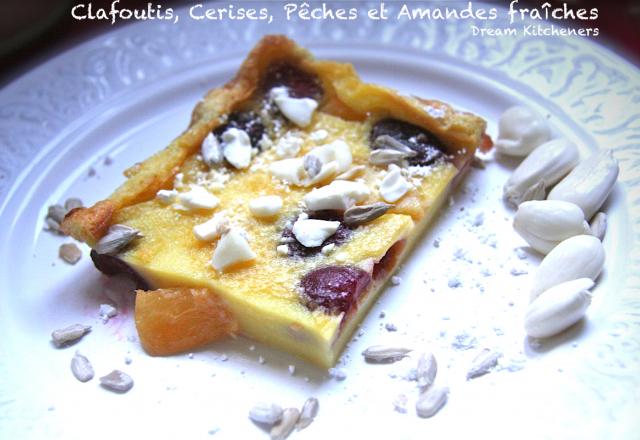 Clafoutis cerises, pêches et amandes fraîches