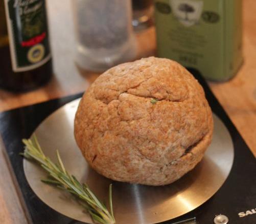 Pâte à tarte légère au yaourt, à l'huile d'olive, vinaigre balsamique et romarin