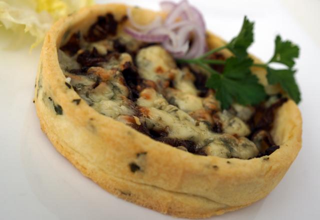 Tartelettes au roquefort et oignons rouges