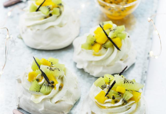 Pavlova, crème, duo mangue et kiwi